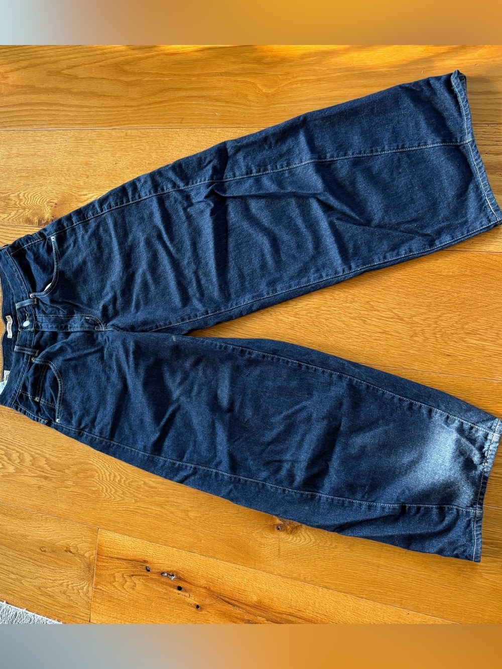 Never worn women’s dark blue relaxed fit, barrel jeans